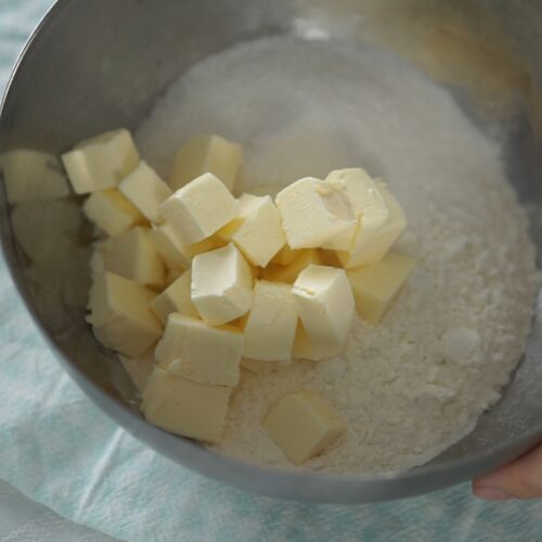 pirog-na-jogurte-s-yablokami-i-klyukvoj-hrustyashchej-posypkoj-prostoj-recept-domashnej-vypechki-s-poshagovymi-foto pirog-na-jogurte-s-yablokami-i-klyukvoj-hrustyashchej-posypkoj-prostoj-recept-domashnej-vypechki-s-poshagovymi-foto